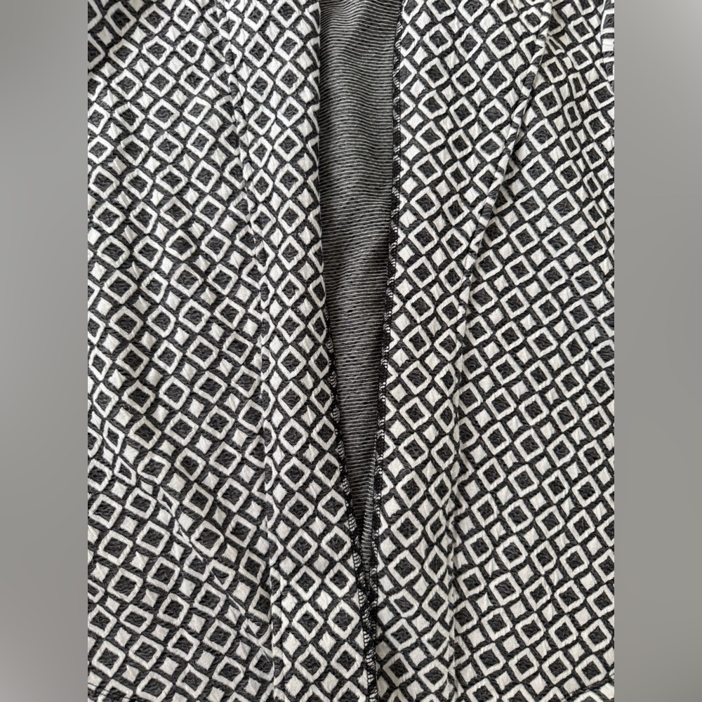 Ruby Rd. Black and White Textured Woven Jacquard Geometric Lightweight Cardigan - Picture 14 of 14